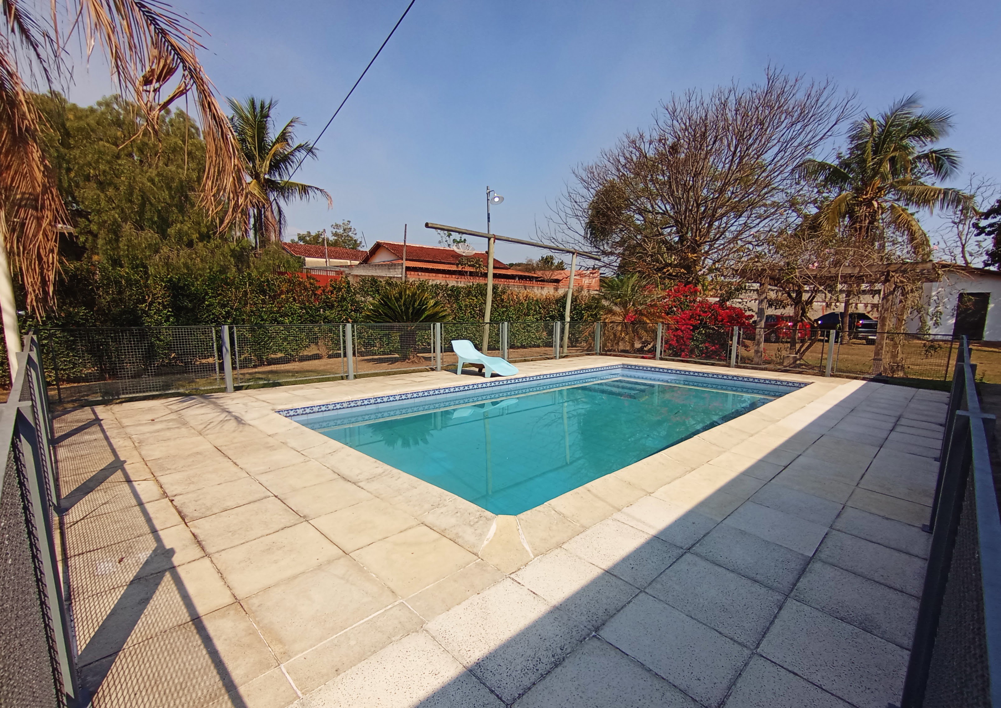 Chácara para venda e locação com 3 dormitórios no bairro Santana em Pindamonhangaba/SP.