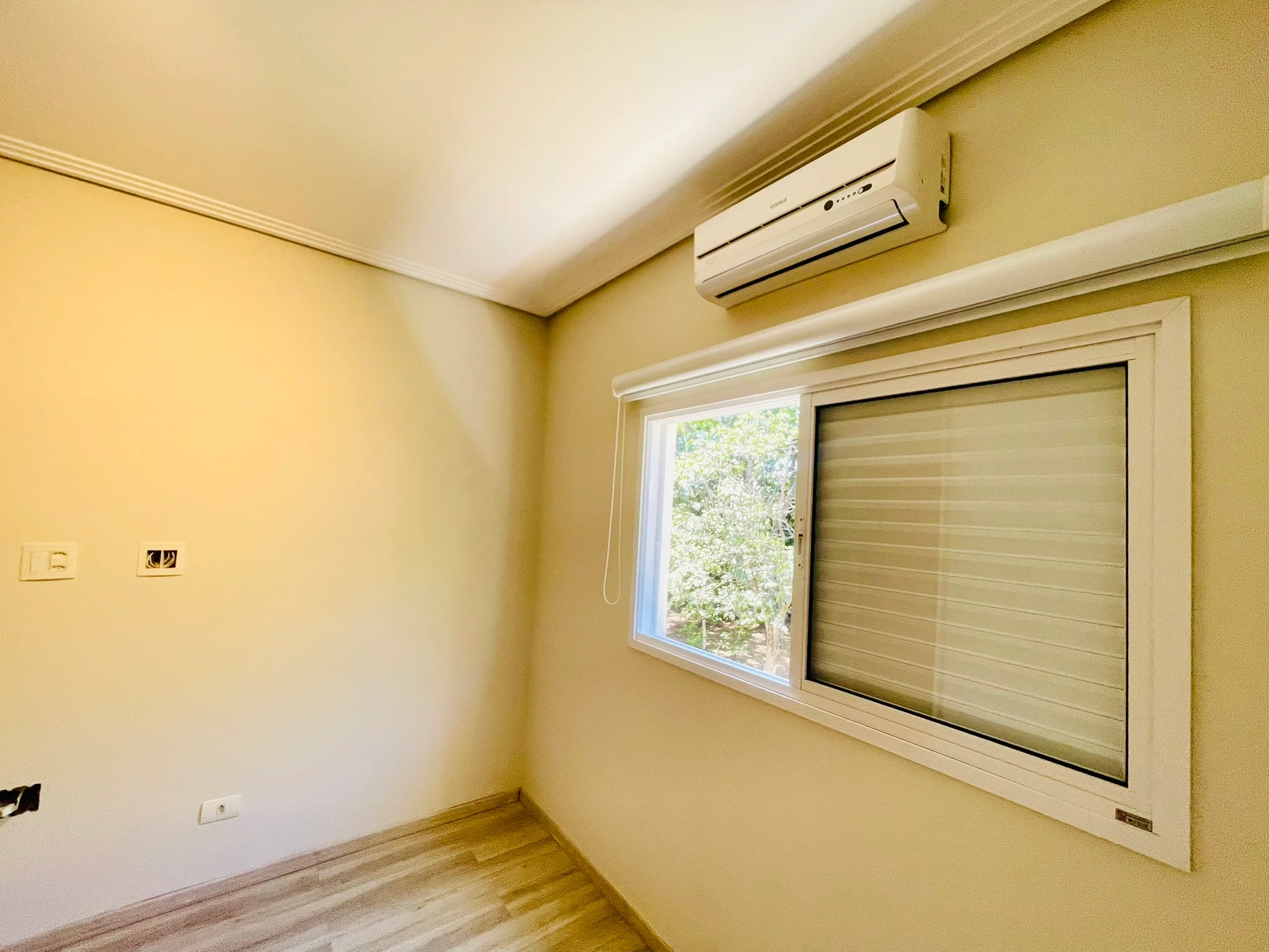 Casa à venda com 4 dormitórios no Condomínio Campos do Conde III em Tremembé/SP. 