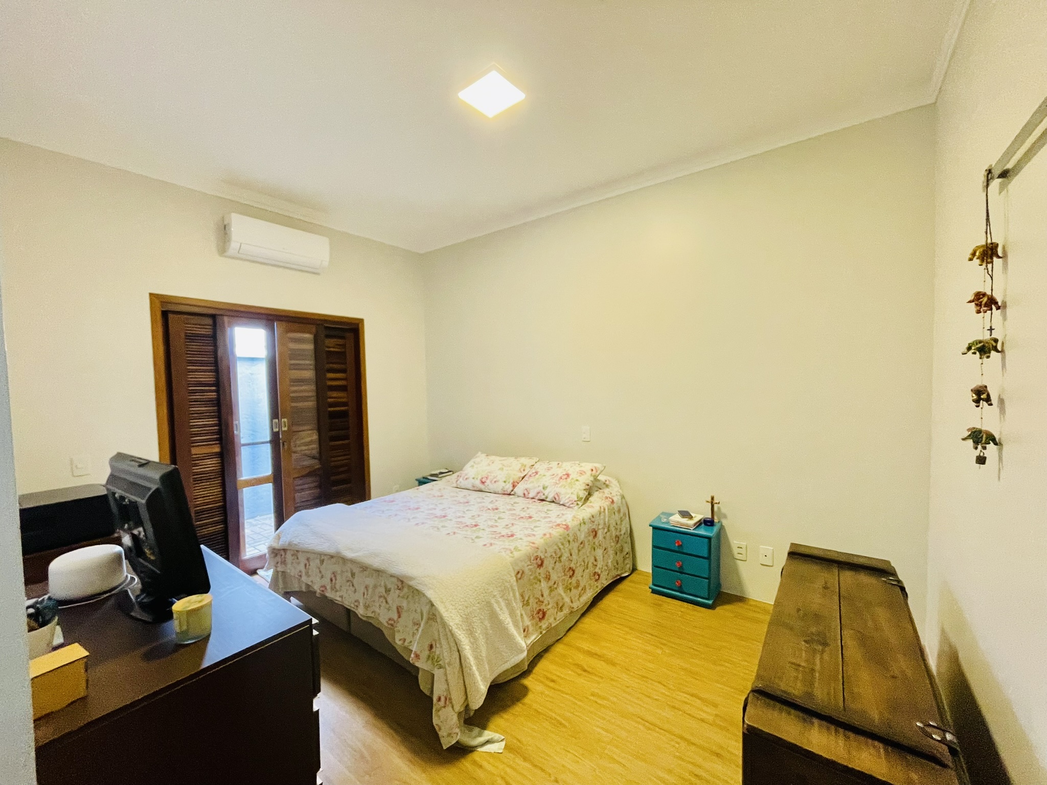 Casa para venda e locação com 4 dormitórios no Condomínio Parque dos Pássaros em Tremembé/SP.  