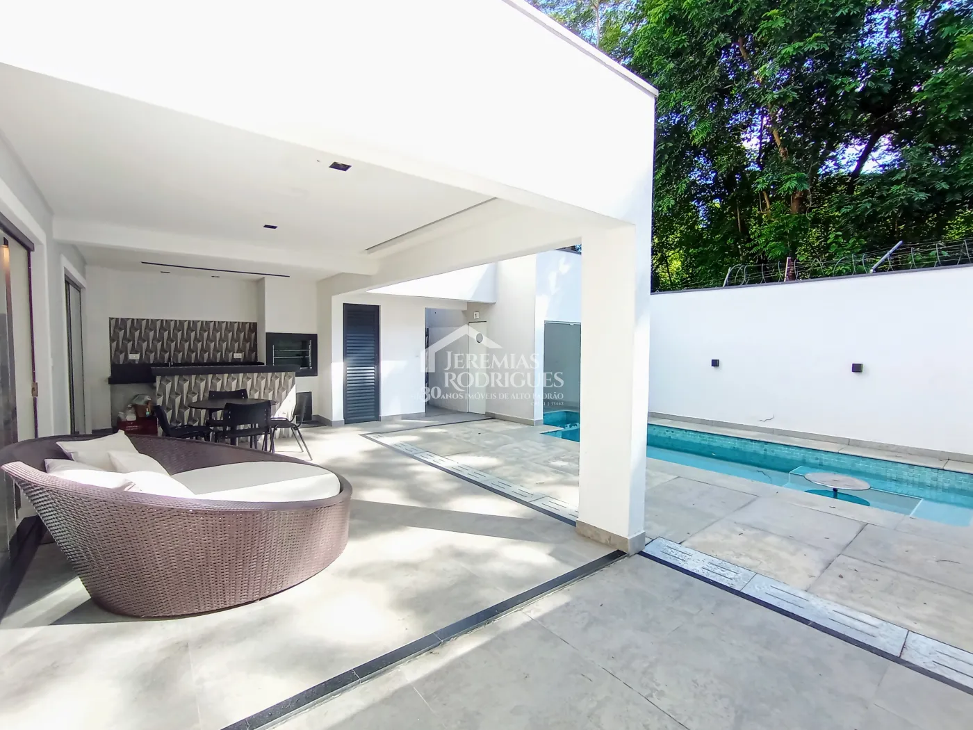 Casa à venda com 3 dormitórios no Condomínio Campos do Conde I em Tremembé/SP.