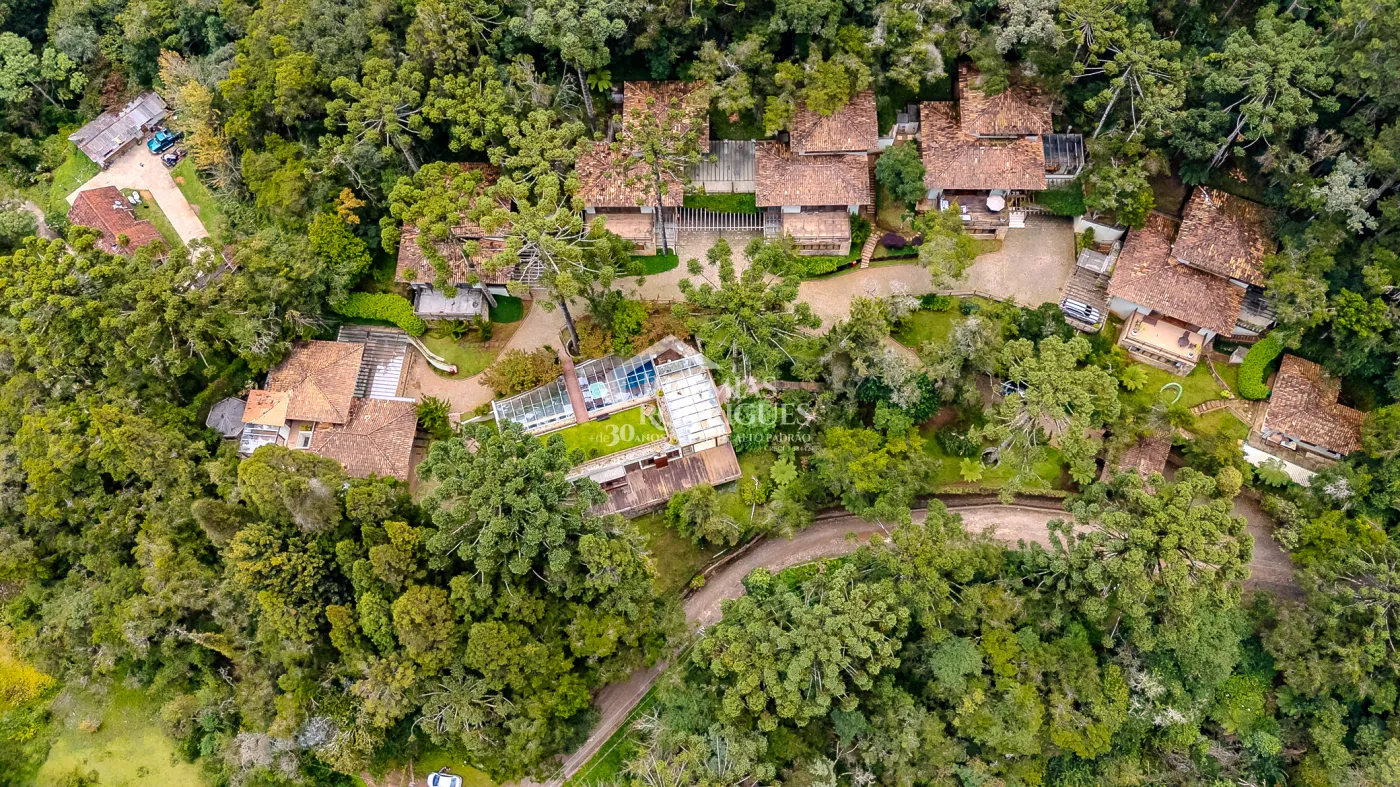 Casa para venda com 5 suítes no Condomínio Villandry em Campos do Jordão/SP