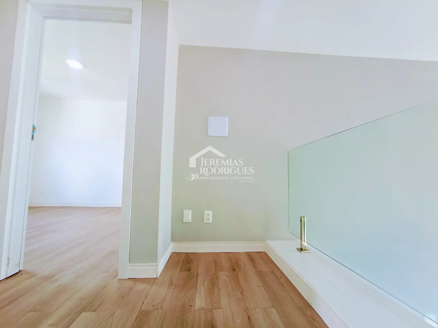 Casa assobradada à venda com 3 suítes no Condomínio Cyrela Landscape em Taubaté/SP.