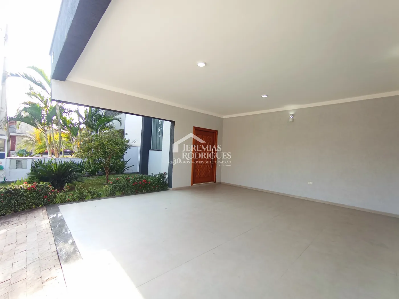 Casa para venda e locação com 3 dormitórios, no Condomínio Campos do Conde II em Tremembé/SP.