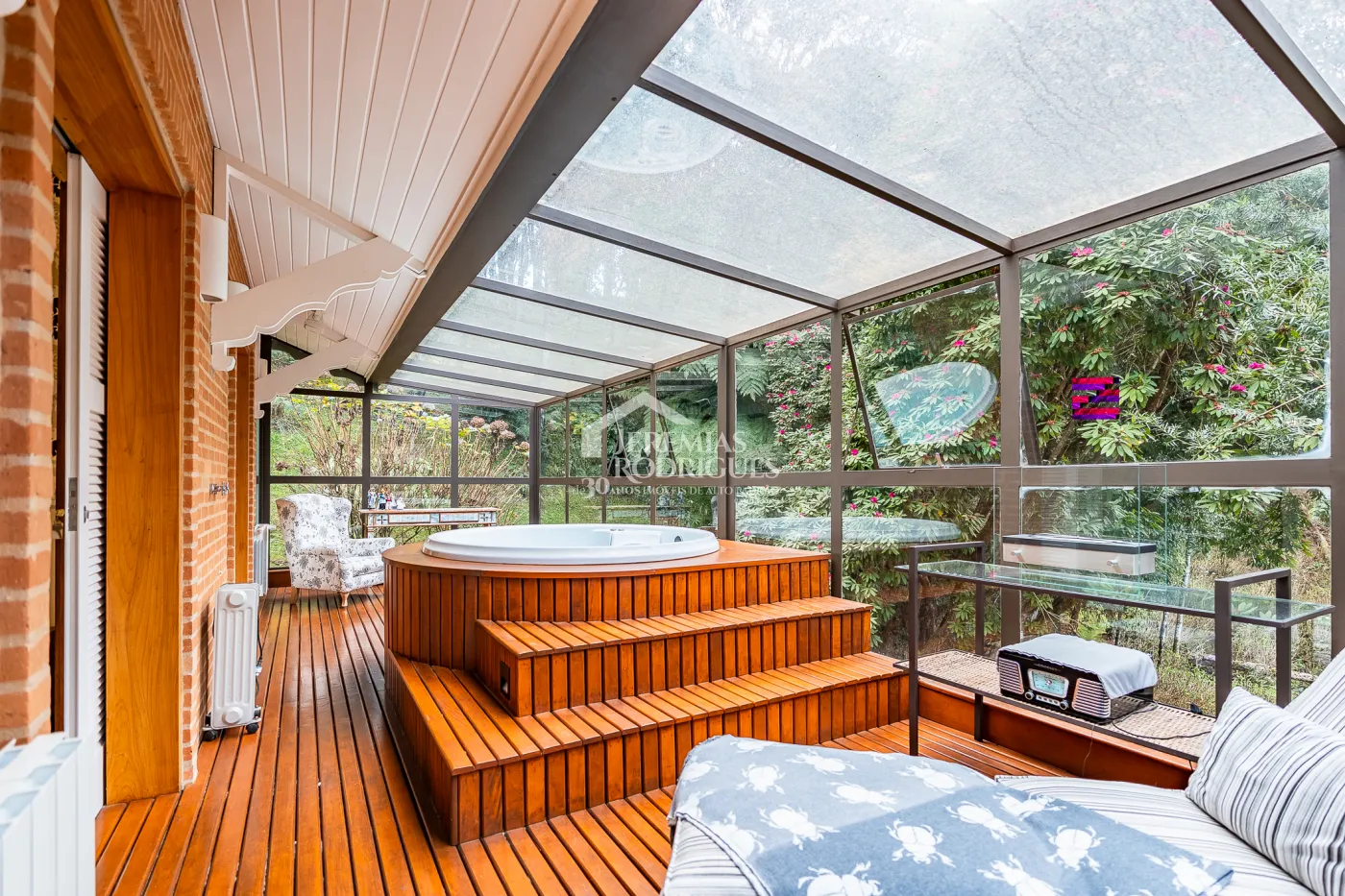 Casa com 7 suítes, 770 m² - Pedra do Fogo - Campos do Jordão/SP.