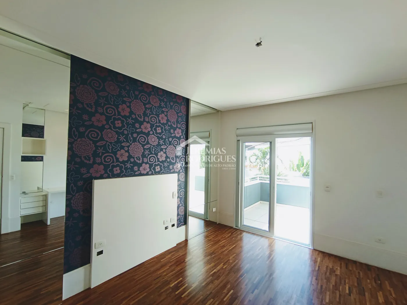 Casa para venda e locação com 4 suítes no Condomínio Taubaté Village em Taubaté/SP.