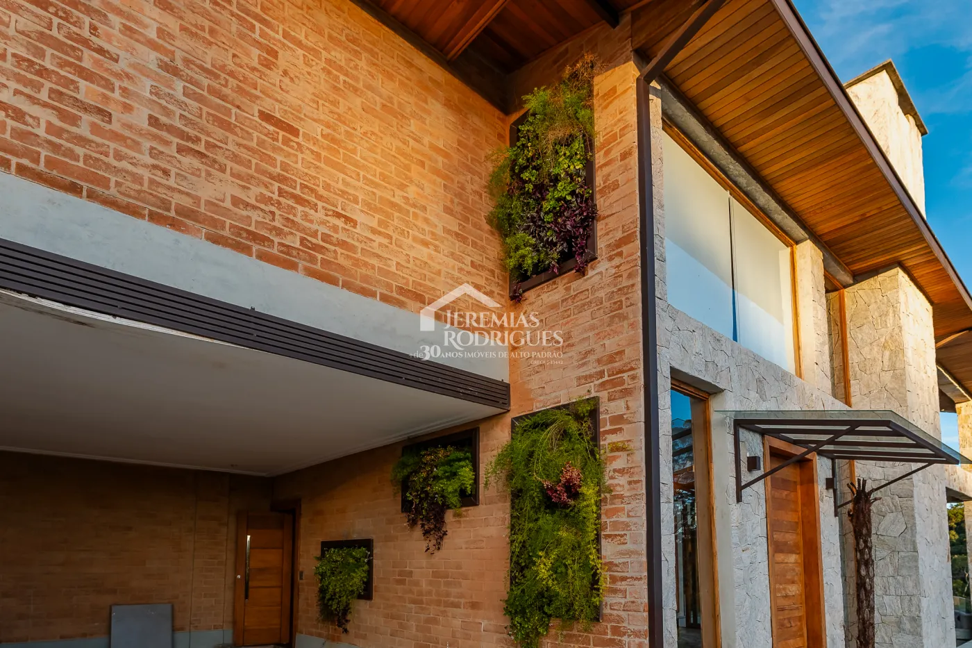 Casa com 4 suítes no condomínio Reserva Figueiredo em Campos do Jordão/SP