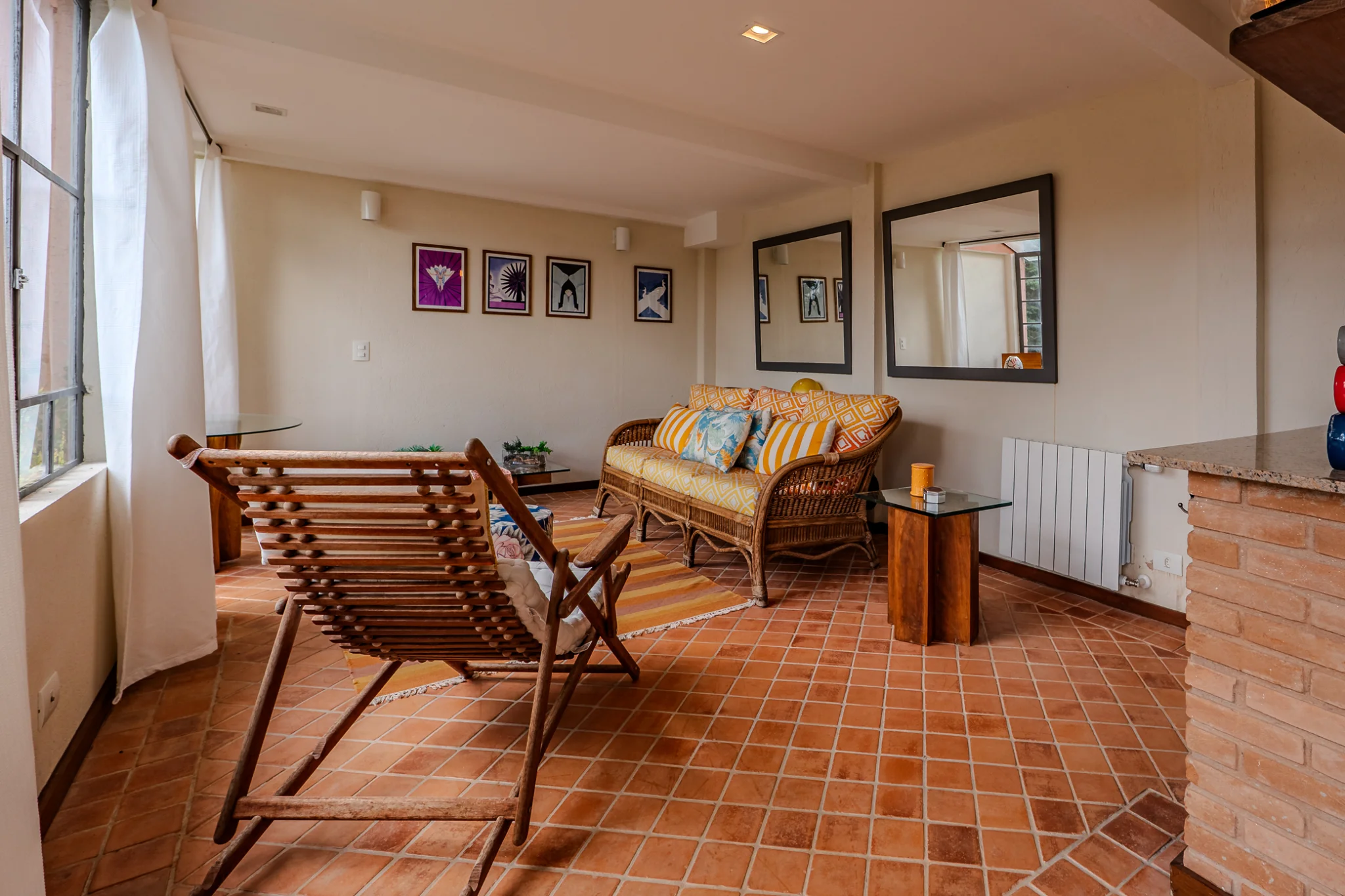 Casa estilo Toscana à venda com 4 suítes no Condomínio Vila Simonsen em Campos do Jordão/SP. 