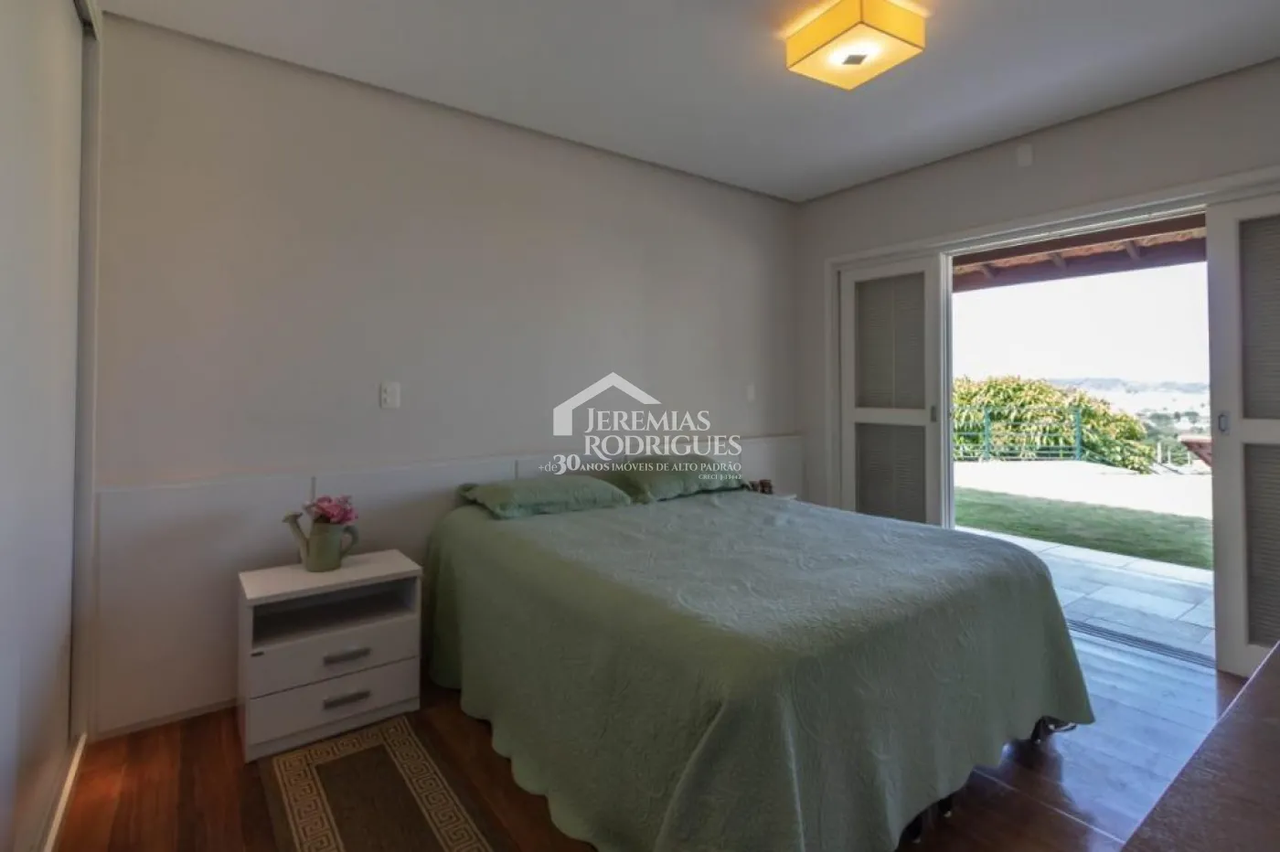 Casa para venda e locação com 4 suítes no Condomínio Chácaras Cataguá em Taubaté/SP