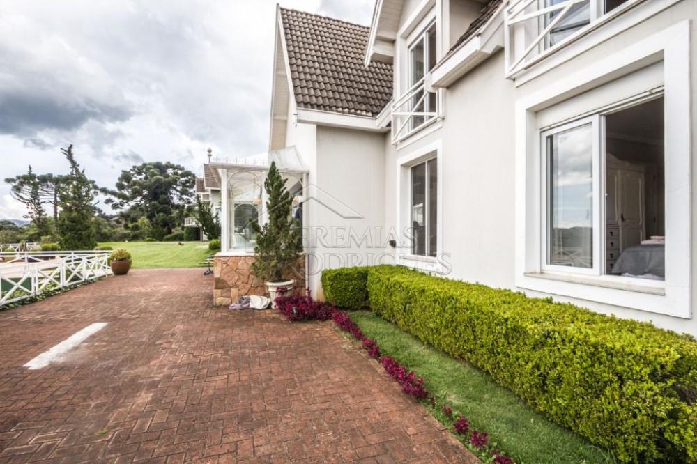 Casa à venda com 7 dormitórios no bairro Recanto das Araucárias em Campos do Jordão/SP.