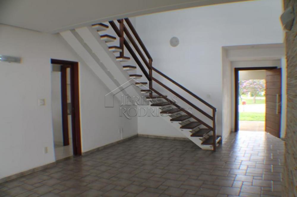 Casa para venda e locação com 4 dormitórios no Condomínio Real Ville em Pindamonhangaba/SP.