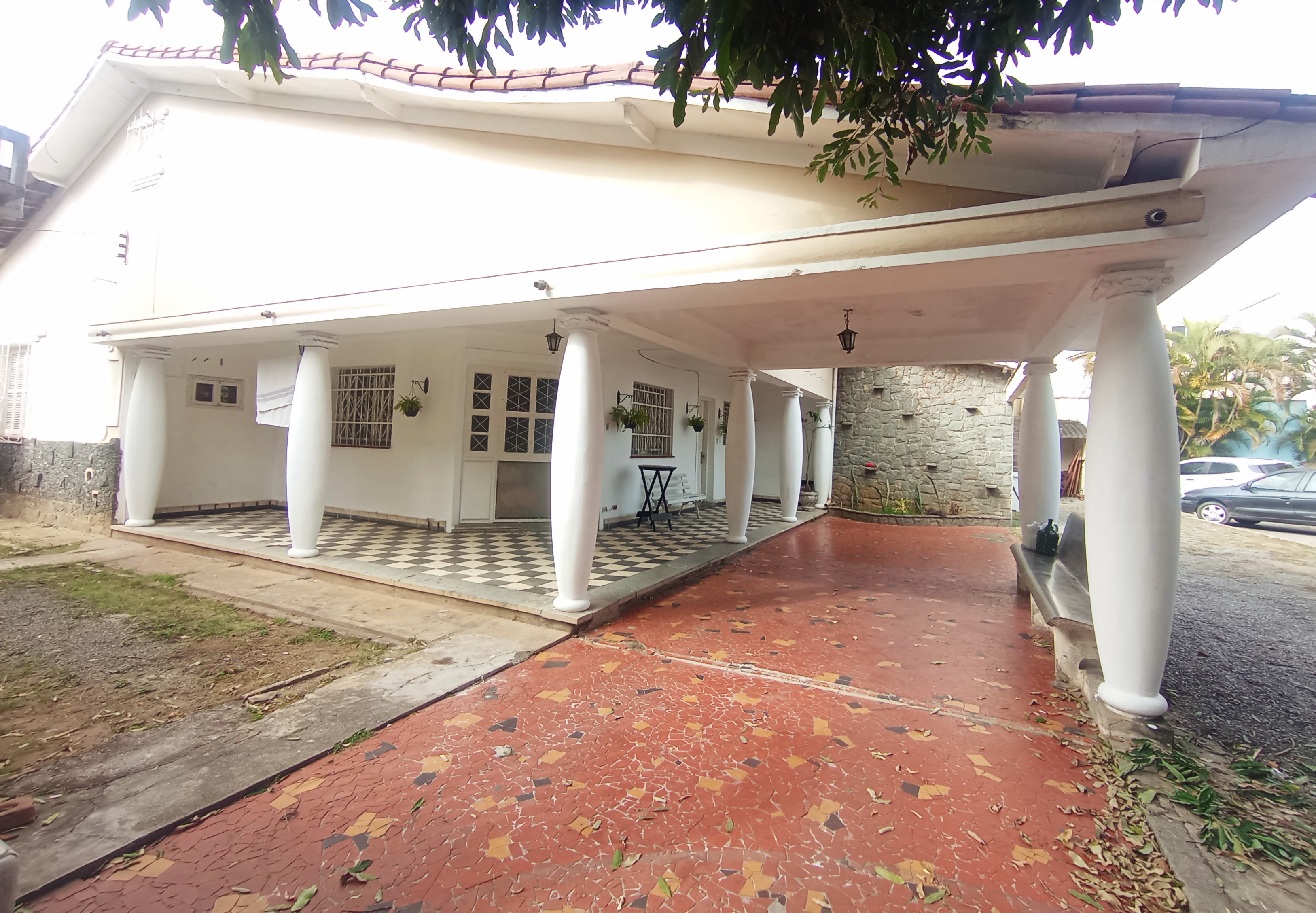 Casa à venda com 3 dormitórios no Centro em Pindamonhangaba/SP.