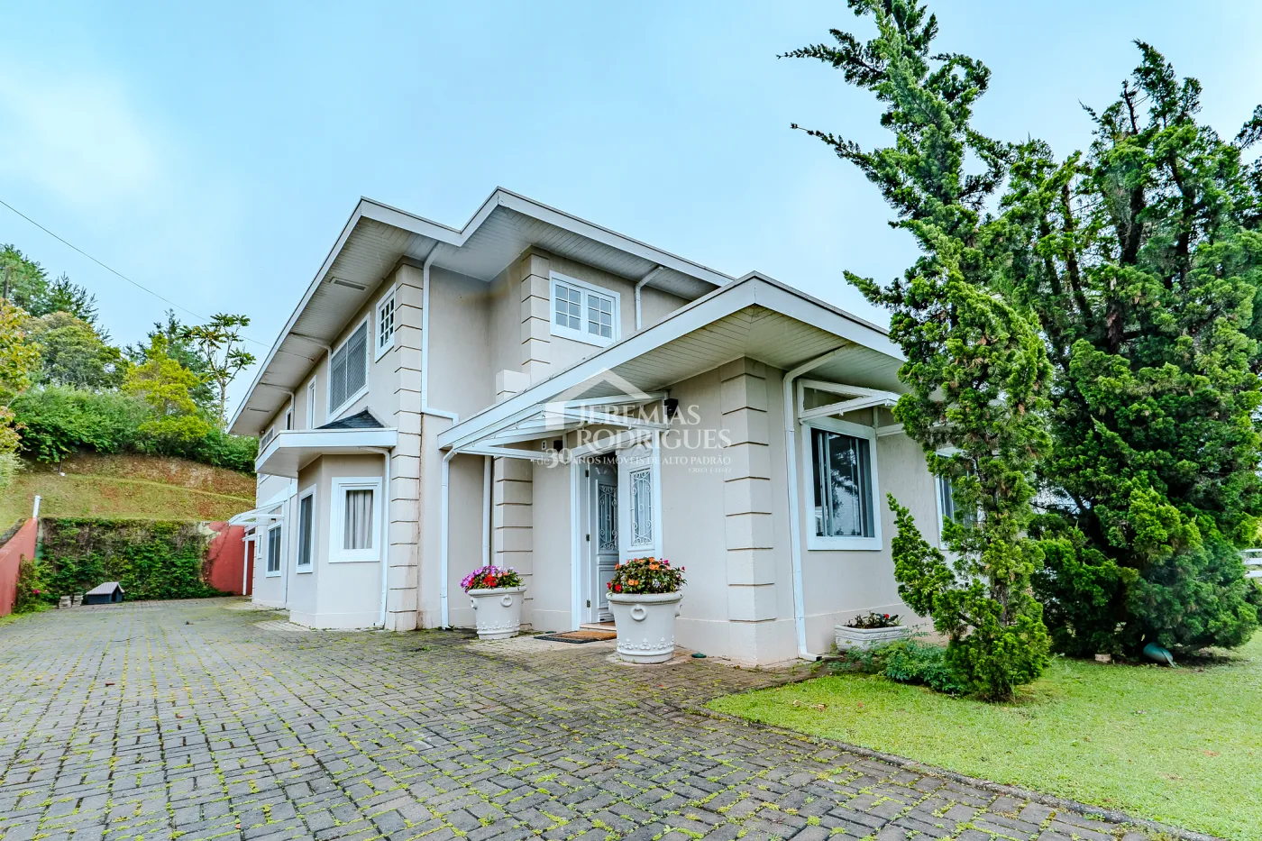 Casa à venda por R$ 4.400.000,00 - Campos do Jordão/SP