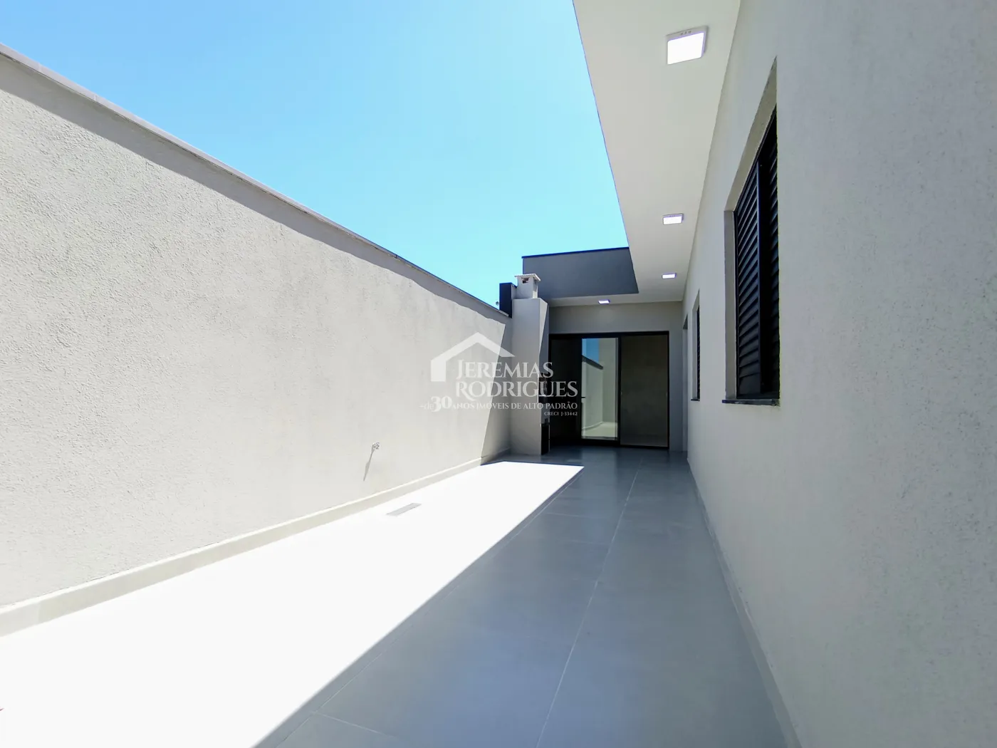 Casa para venda e locação com 3 dormitórios no Bosque da Imperatriz em Pindamonhangaba/SP.