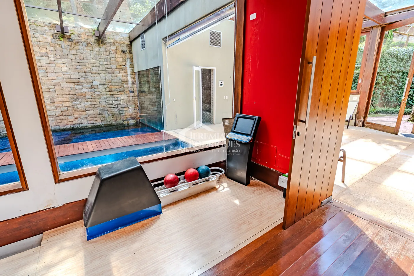 Casa para venda com 5 suítes no Condomínio Villandry em Campos do Jordão/SP