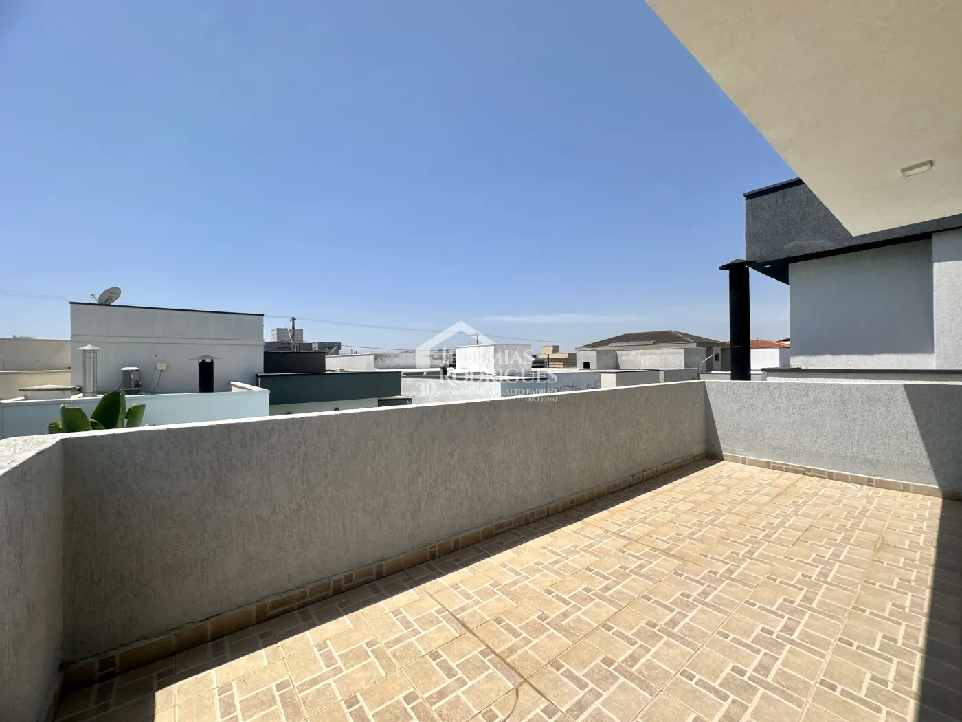 Casa para venda e locação com 3 dormitórios no Condomínio Tecoara em Taubaté/SP.