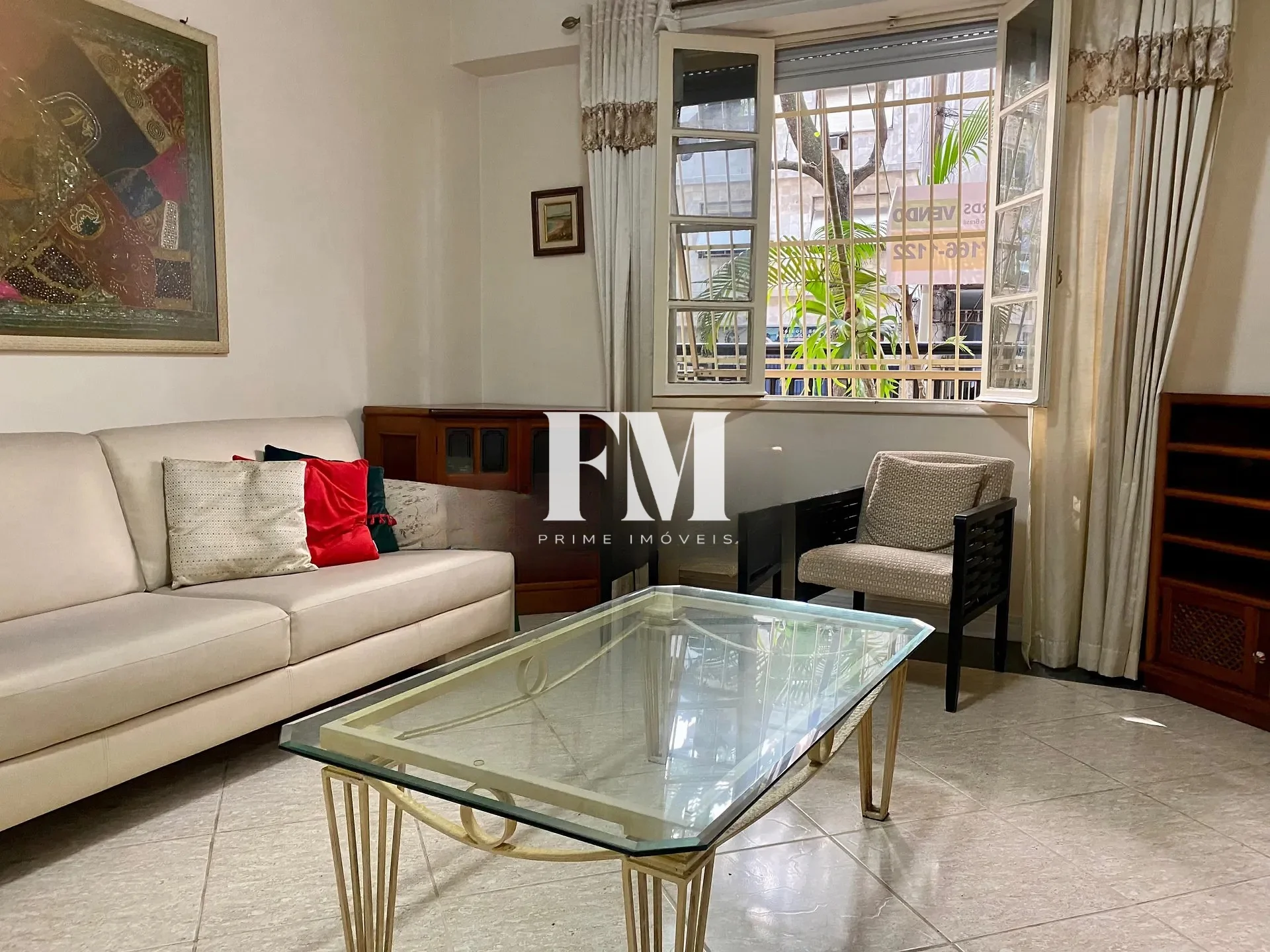 Oportunidade na quadra da praia Copacabana, Posto 3! Apartamento modernizado à venda, 2 quartos , s - foto 2