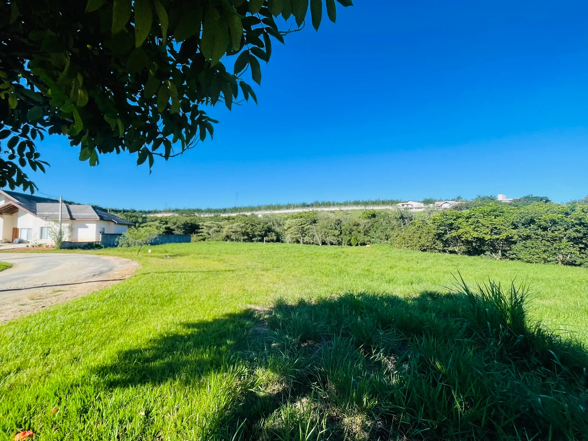 Terreno à venda com 1.500 m² no Condomínio Village da Serra em Tremembé/SP