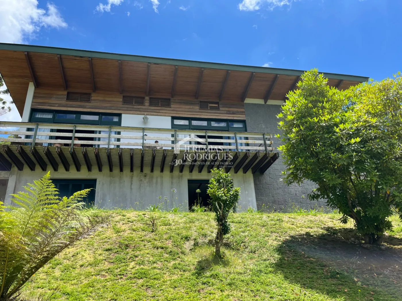 Casa para venda com 3 dormitórios no Jardim do Embaixador em Campos do Jordão/SP