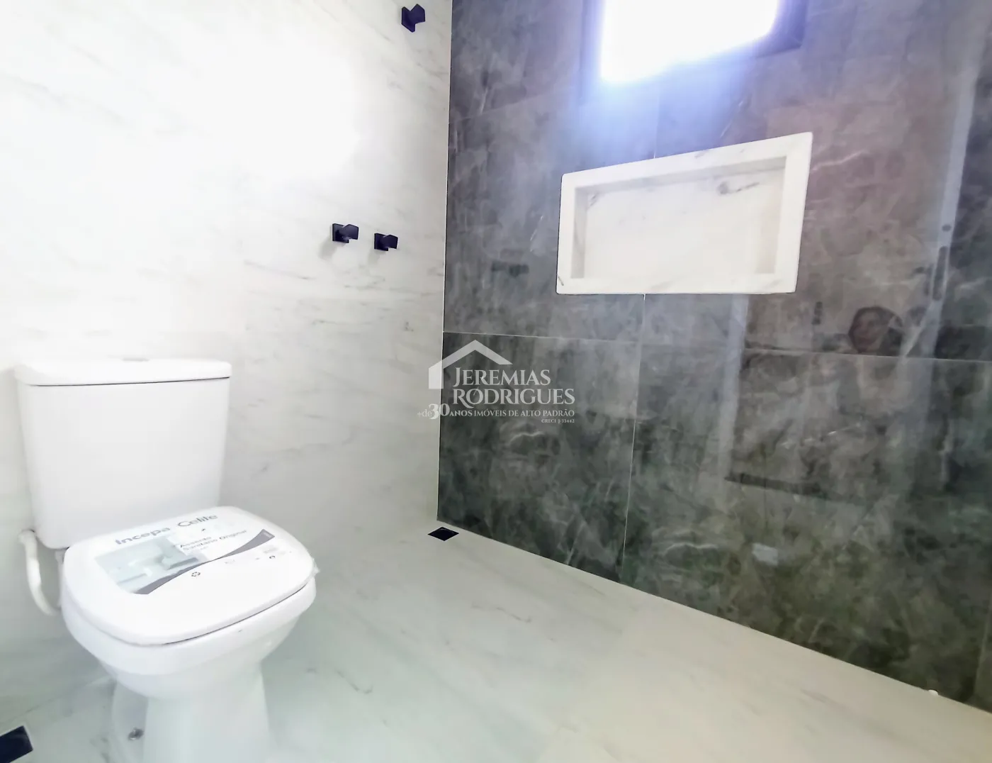 Casa à venda com 300 m² no Condomínio Ouro Ville em Taubaté/SP.