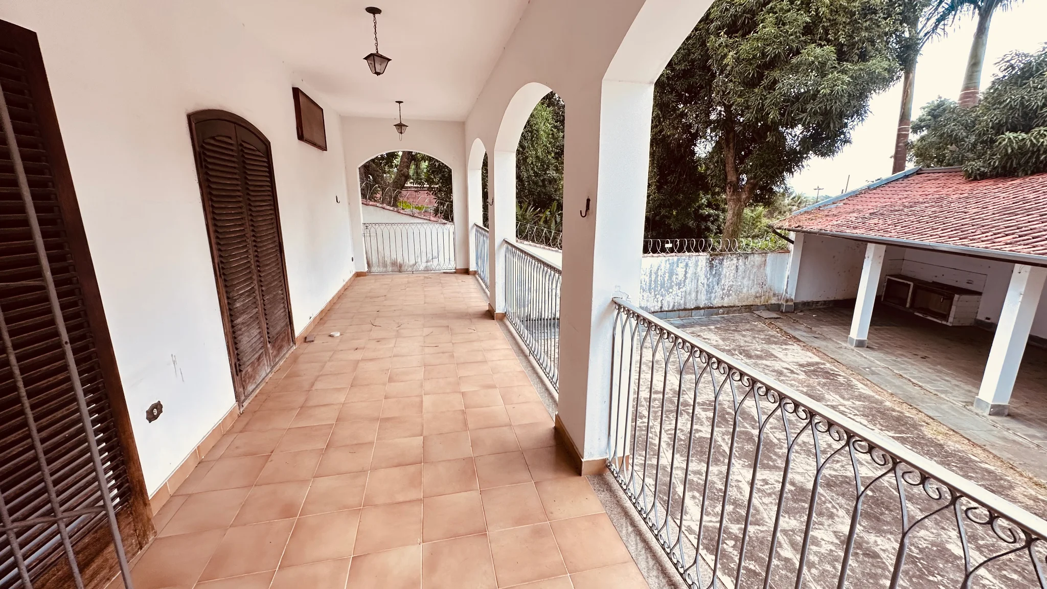 Casa com 3 suítes para venda e locação no bairro Jardim Boa Vista em Pindamonhangaba/SP 
