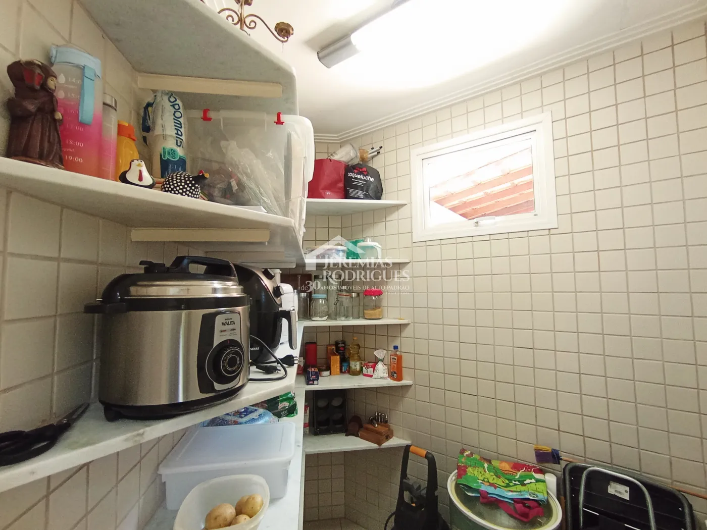 Casa à venda com 4 dormitórios no Condomínio Village Paineiras em Pindamonhangaba/SP