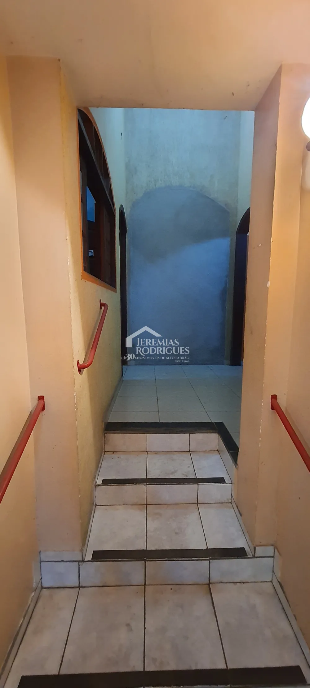 Prédio comercial com 310 m² -  Independencia - Taubaté/SP