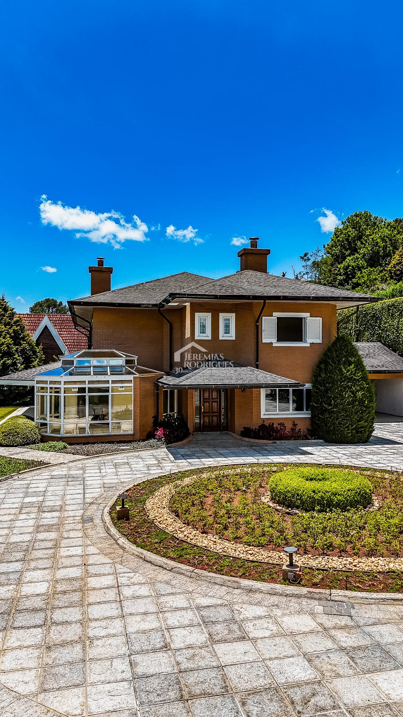 Casa com 4 suítes, 670 m² - Alto do Capivari - Campos do Jordão/SP.