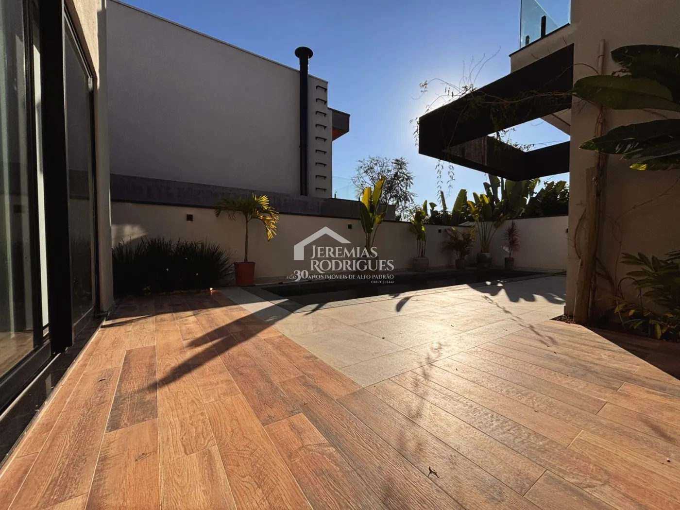 Casa à venda com 5 dormitórios no Condomínio Reserva dos Lagos em Pindamonhangaba/SP.