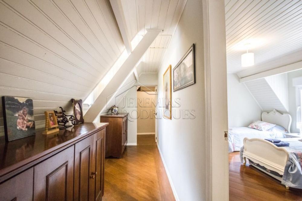 Casa à venda com 7 dormitórios no bairro Recanto das Araucárias em Campos do Jordão/SP.