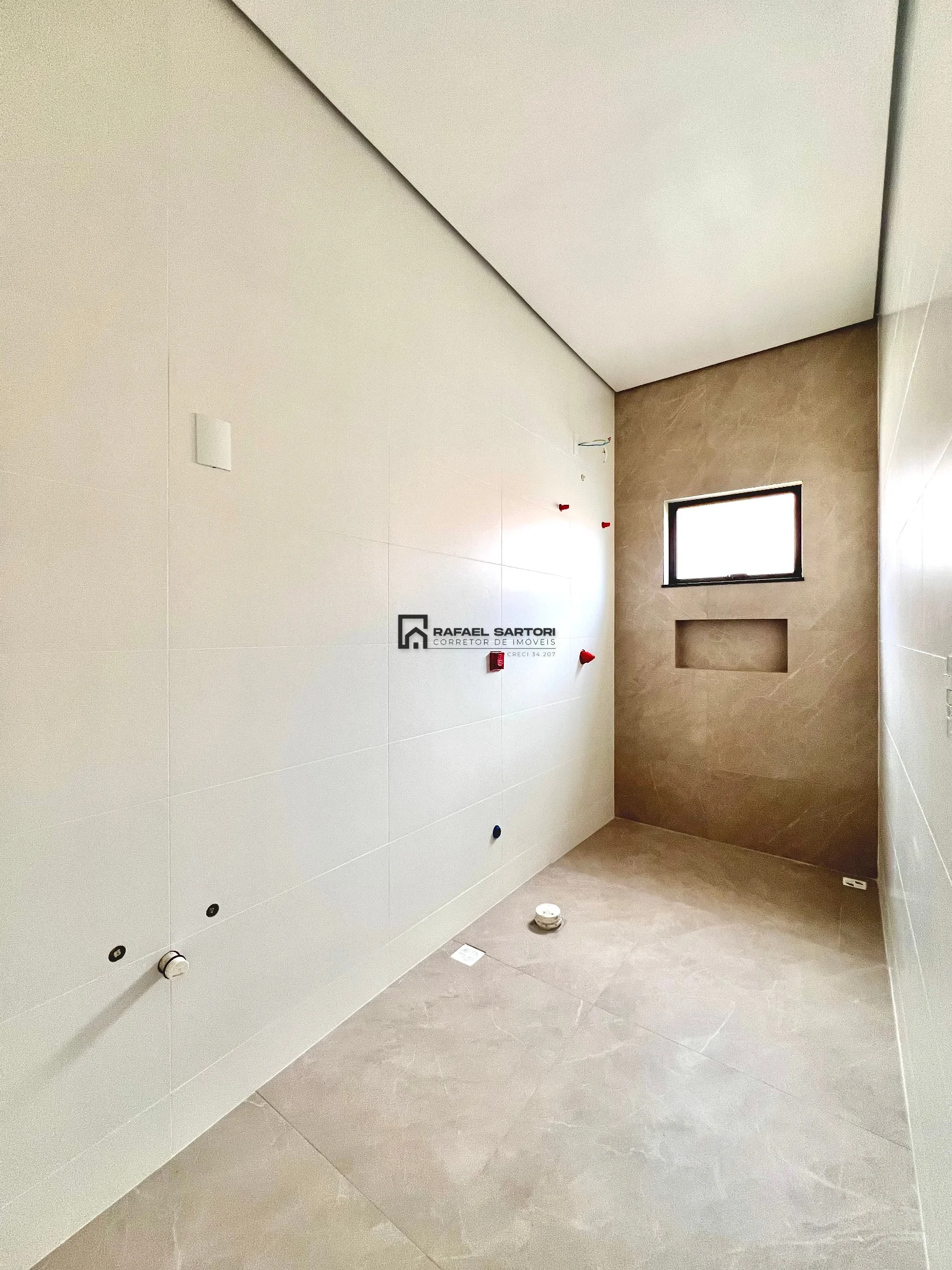 CASA NOVA COM 04 QUARTOS NO AMIZADE