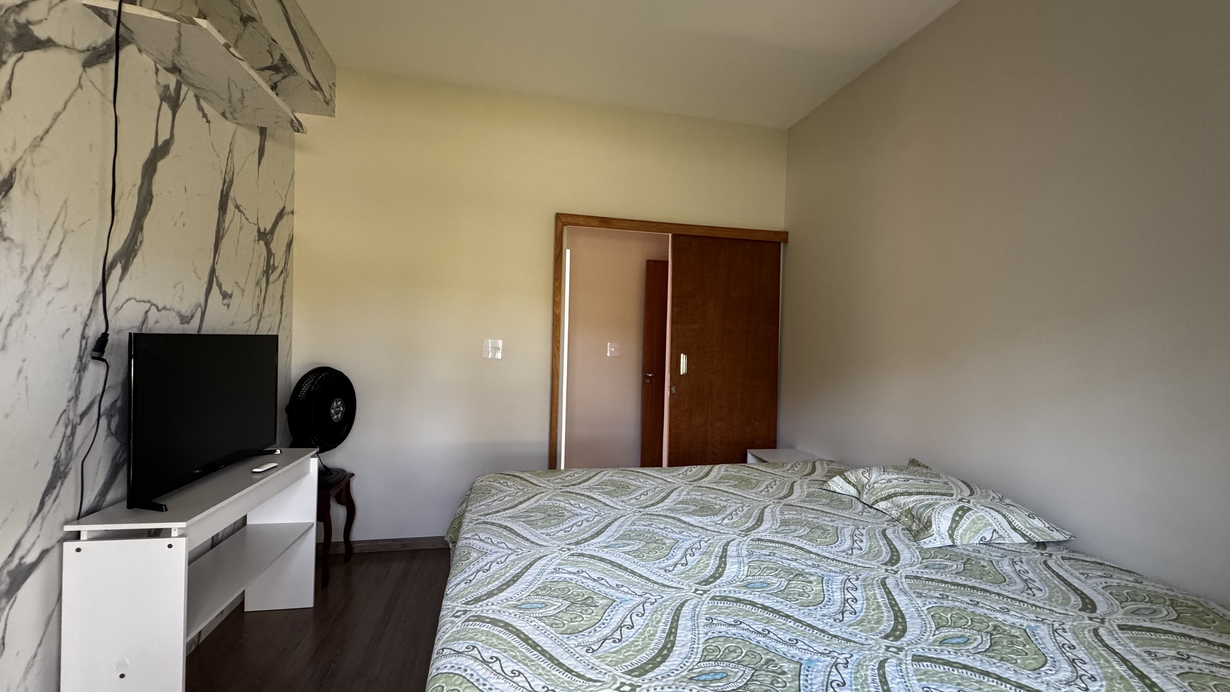 Casa para venda e locação com 3 suítes no Condomínio Reserva dos Lagos em Pindamonhangaba/SP.