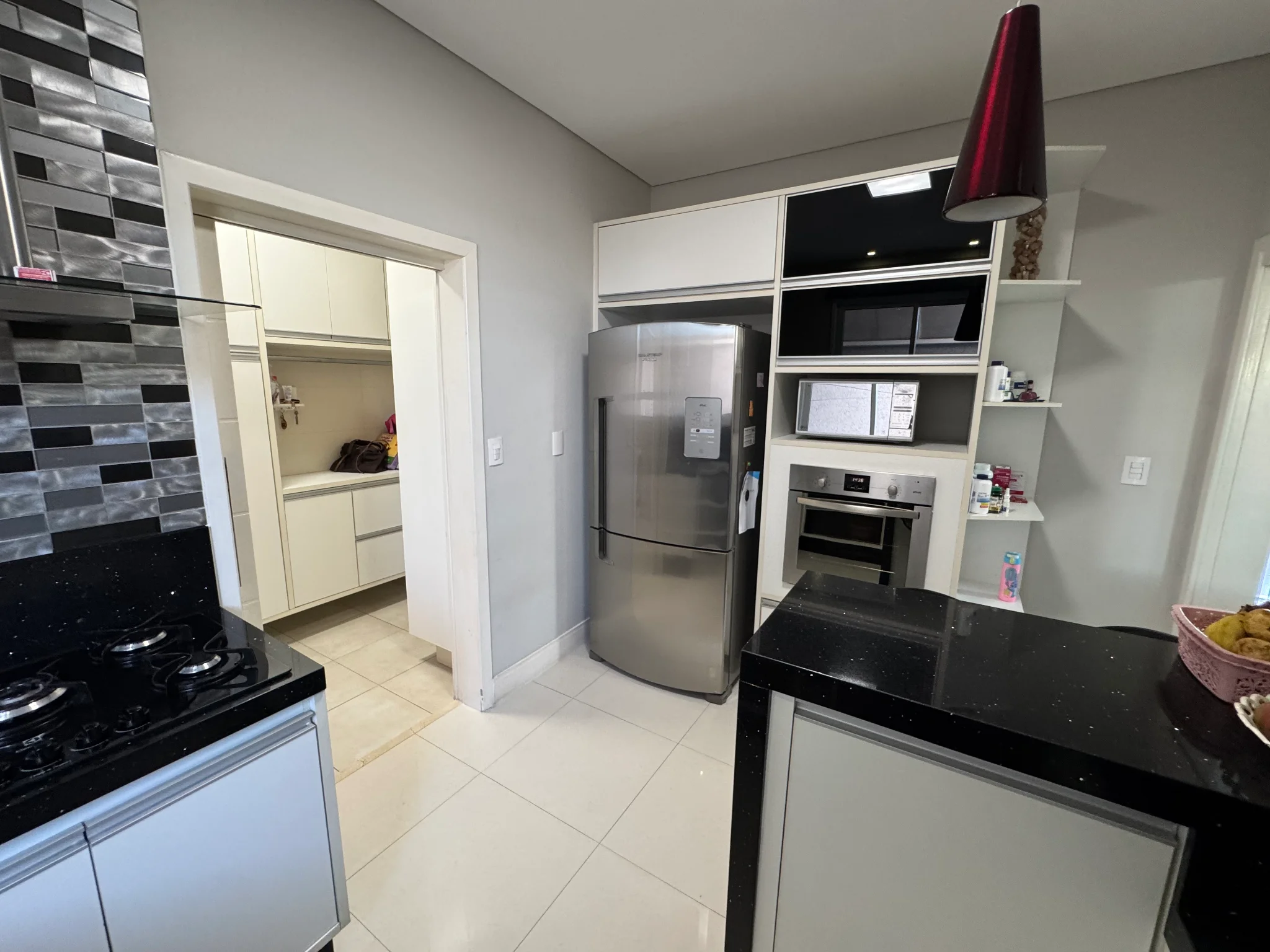 Casa para venda e locação com 3 dormitórios no Condomínio Campos do Conde III em Tremembé/SP.