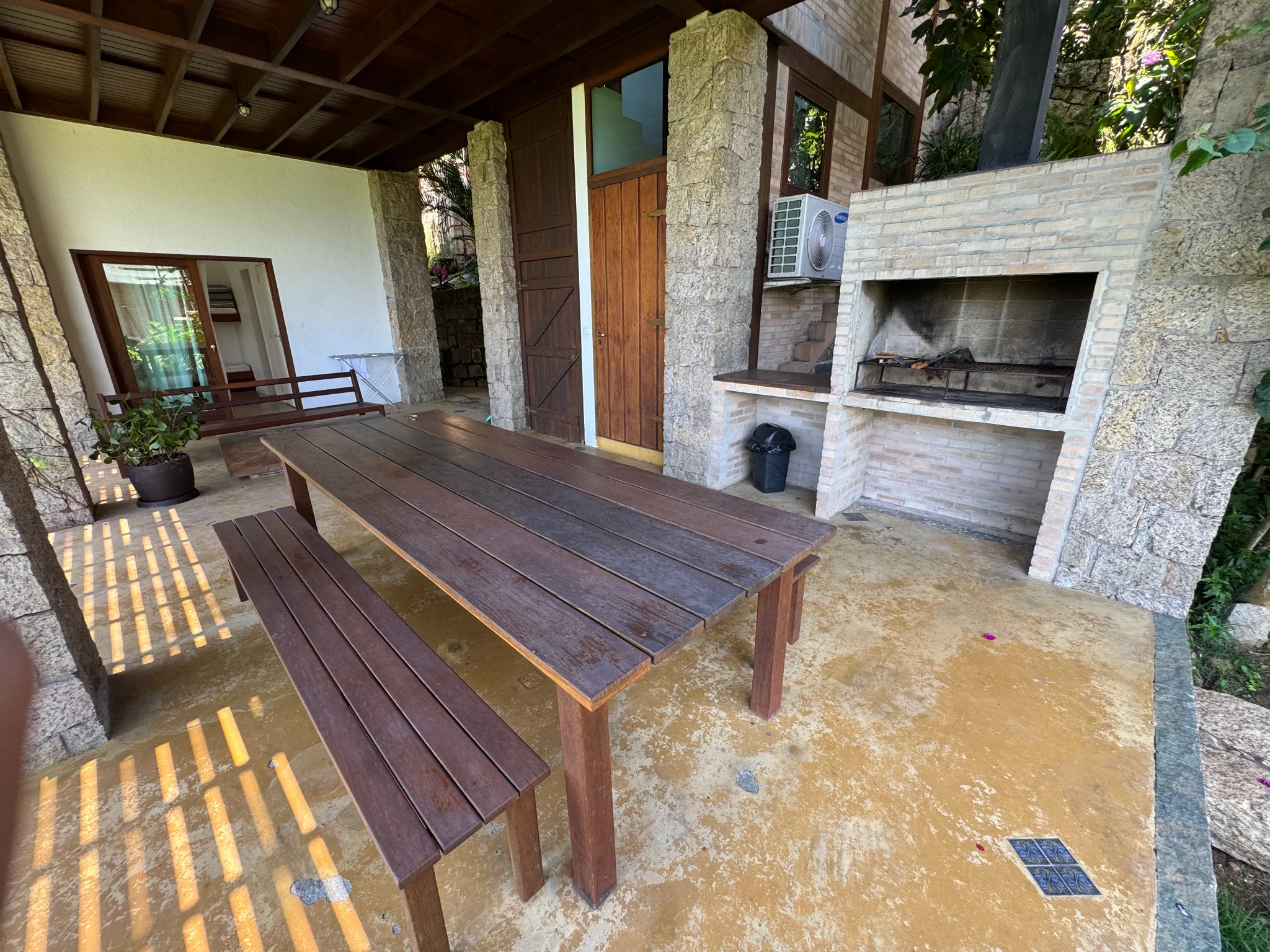 Casa à venda com 3 suítes no Condomínio Ponta das Toninhas em Ubatuba/SP. 