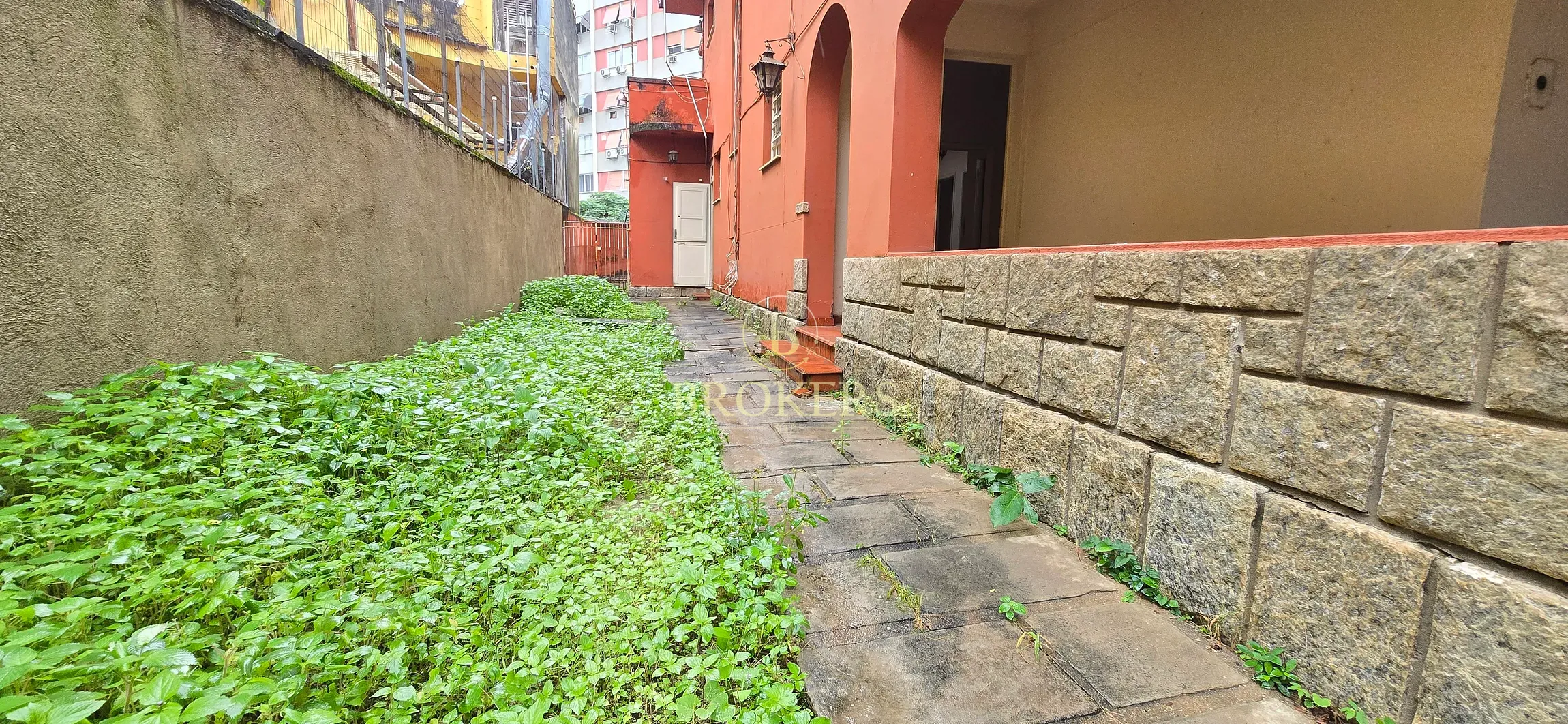 Residência Exclusiva em Centro de Terreno em Laranjeiras — foto 4