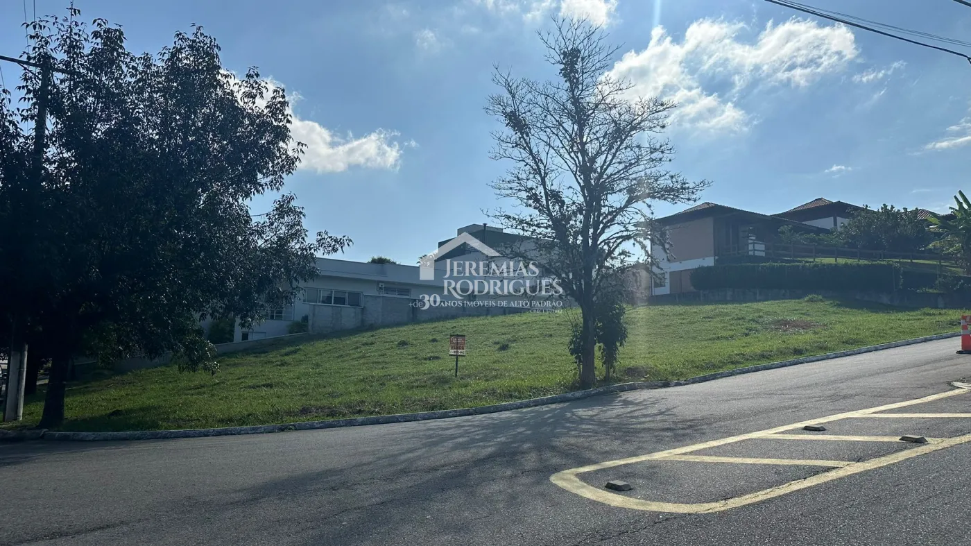 Terreno com 920 m² - Condomínio Colonial Village I - Pindamonhangaba/SP.