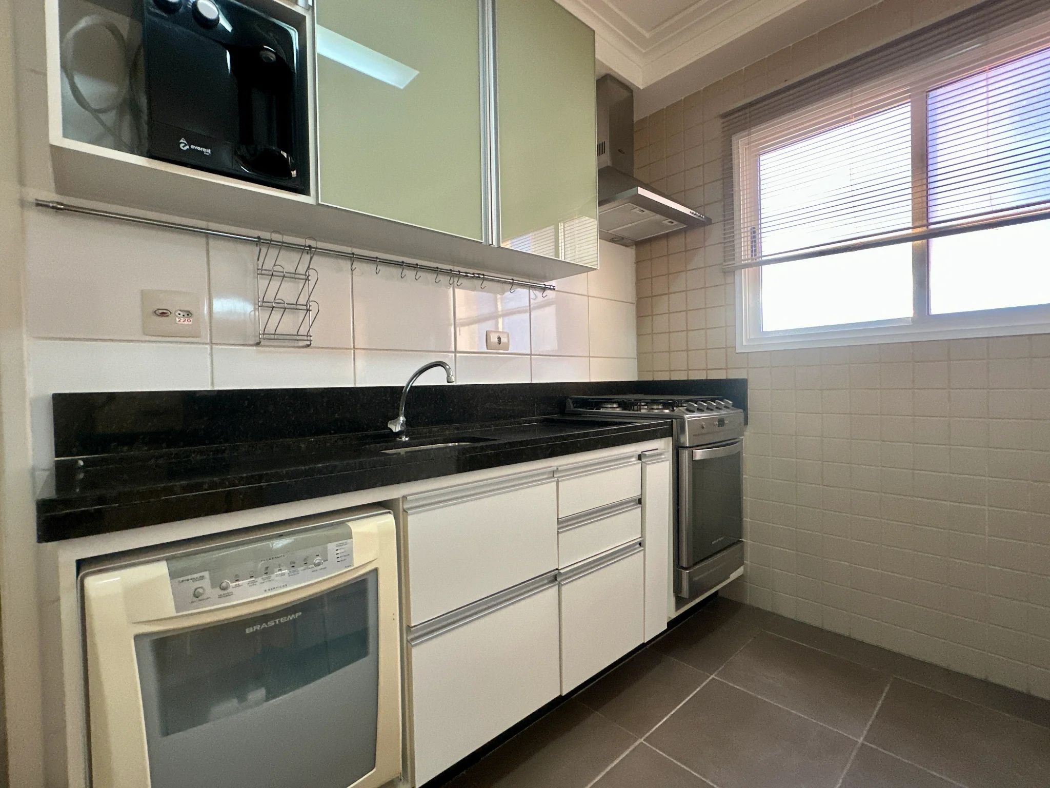 Apartamento mobiliado para venda e locação, 263 m² no Edifício Placere em Taubaté/SP.