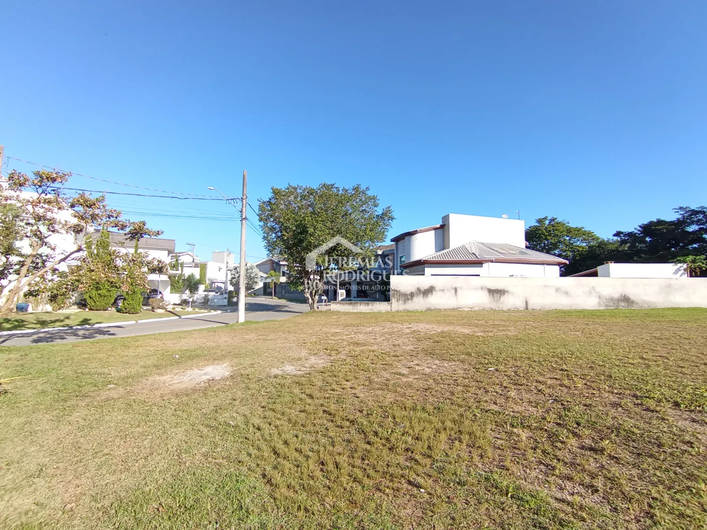 Terreno à venda com 448 m² no Condomínio Campos do Conde II - Chambord em Tremembé/SP