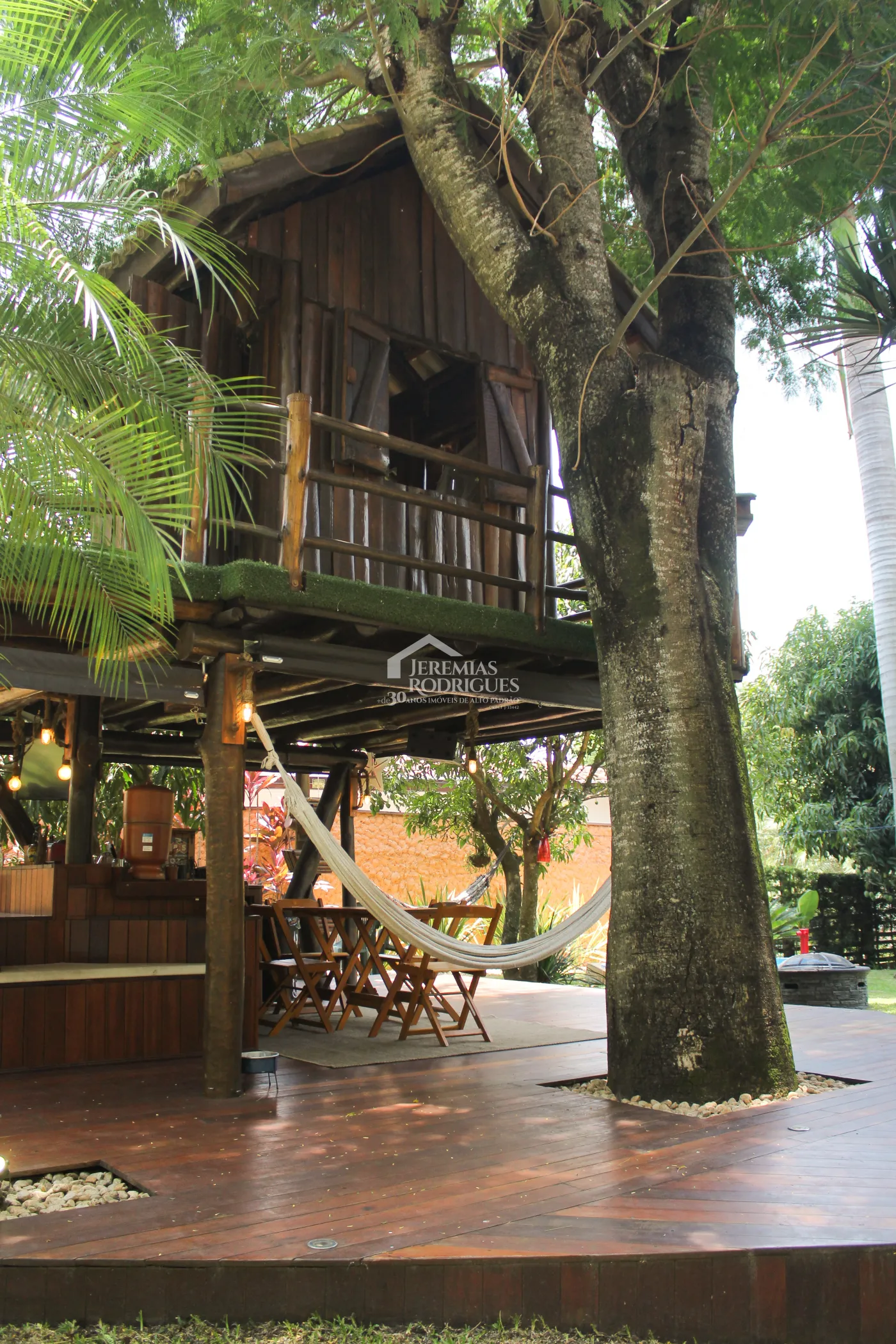 Casa para venda e locação com 5 dormitórios no Condomínio Taubaté Village em Taubaté/SP.