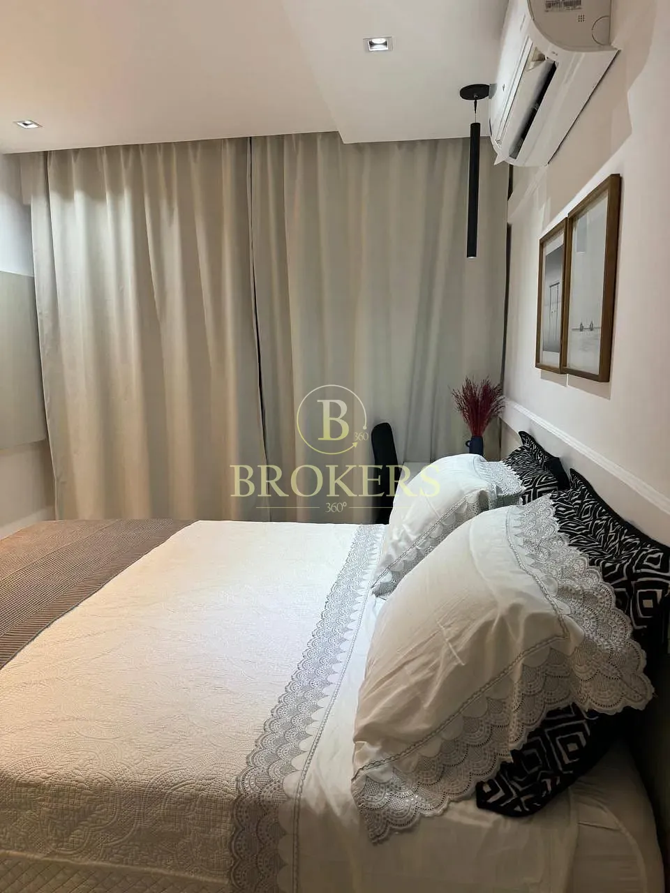 Apartamento a venda. Ipanema na quadra da praia! 2 quartos (1 suíte), varanda com vista mar, vaga,