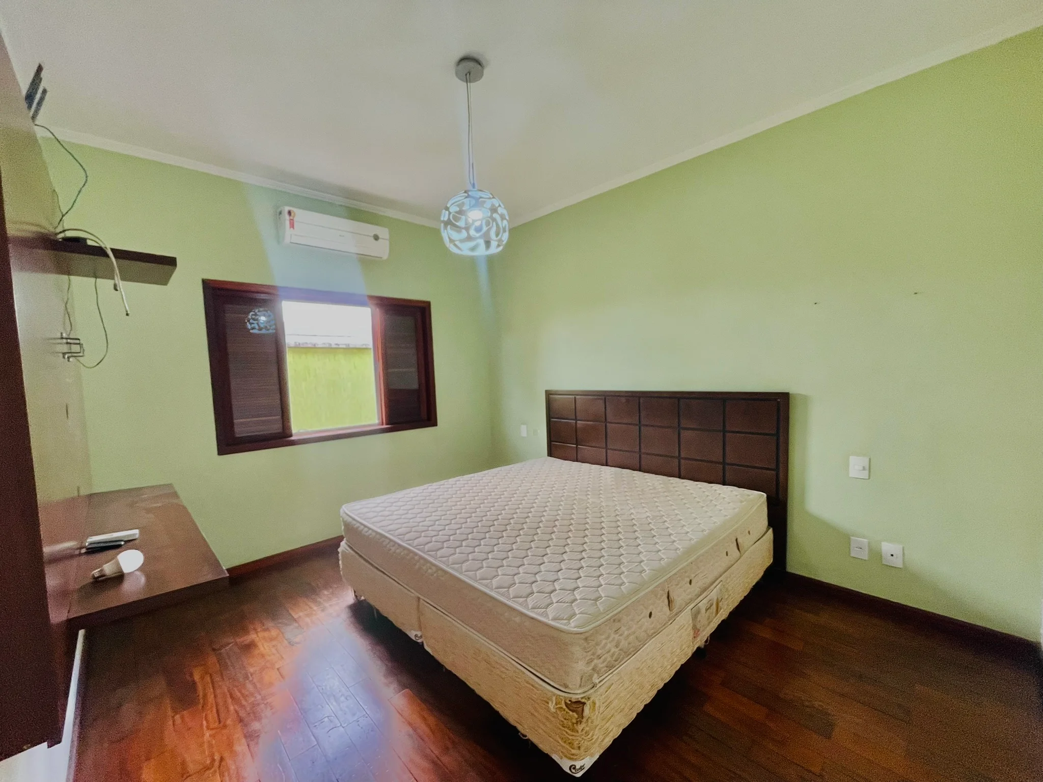 Casa à venda com 4 dormitórios no Condomínio Real Ville em Pindamonhangaba/SP. 