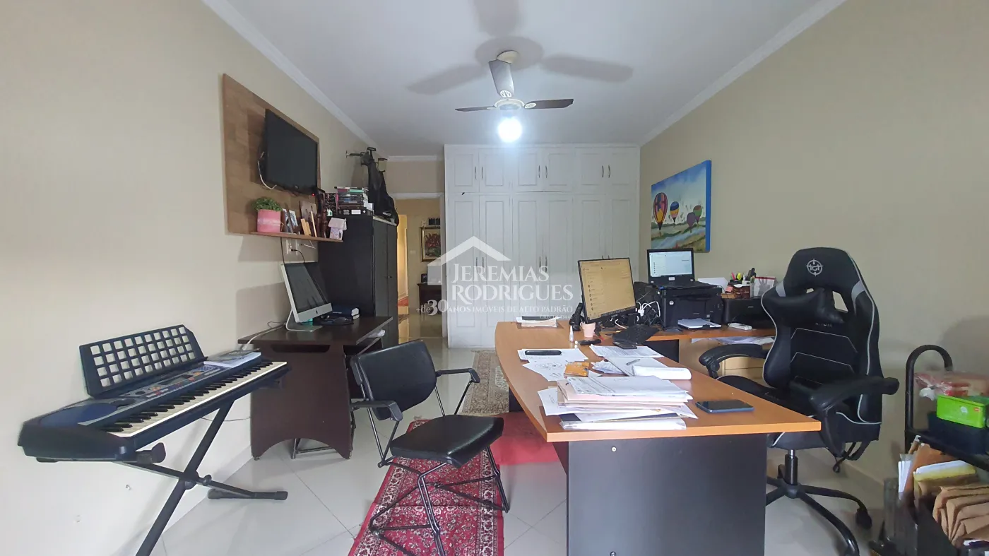Casa para locação com 5 dormitórios no Centro em Taubaté/SP.