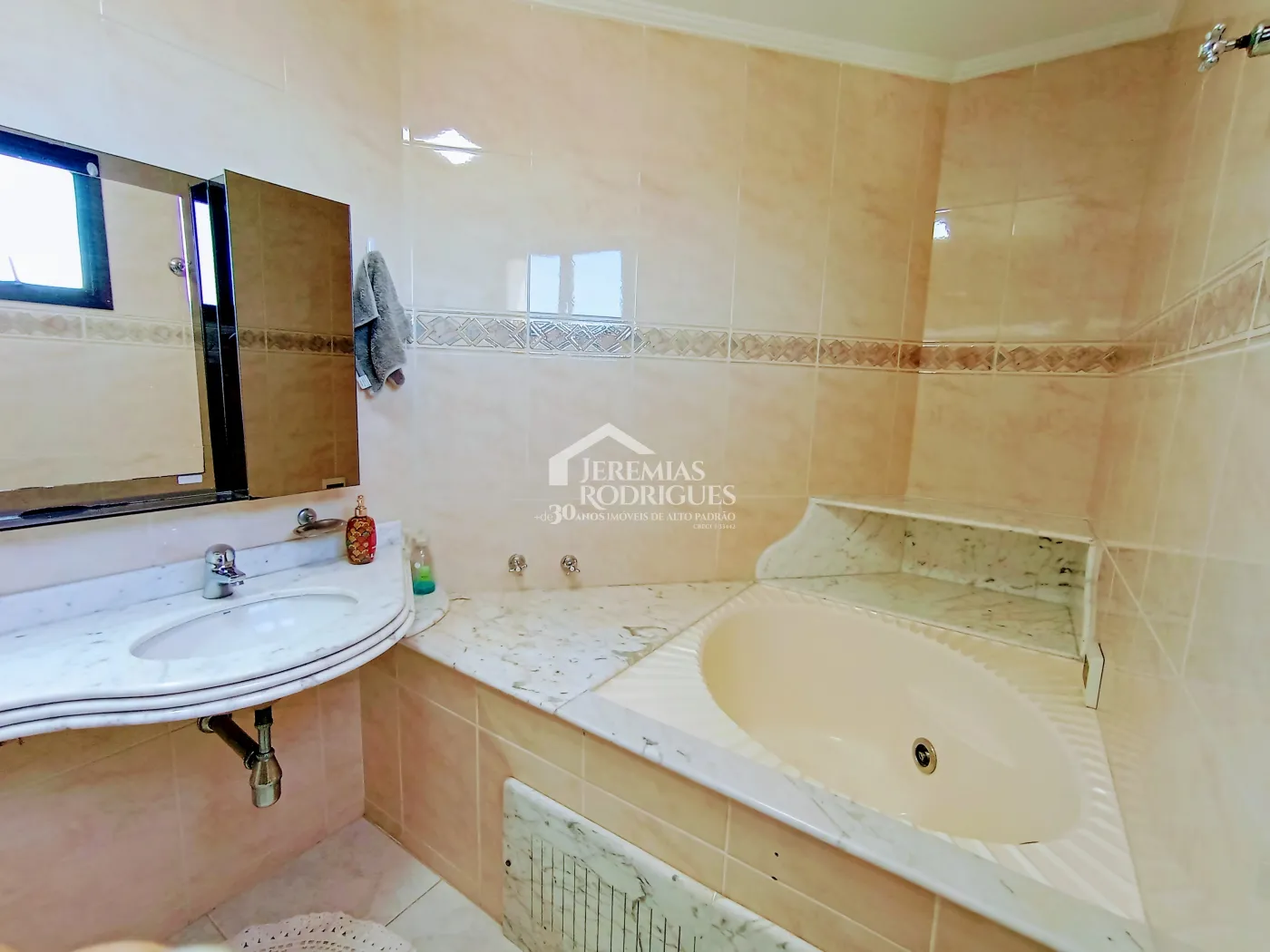 Apartamento para venda com 2 suítes no Edifício Rosa Abirached em Taubaté/SP