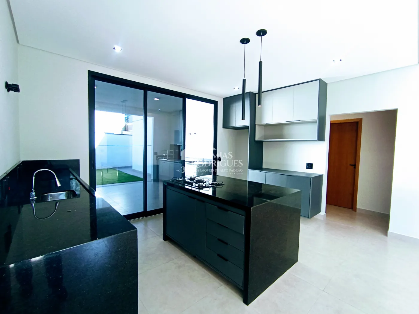 Casa para venda e locação com 3 dormitórios no Condomínio Campos do Conde II - Chambord em Tremembé/SP