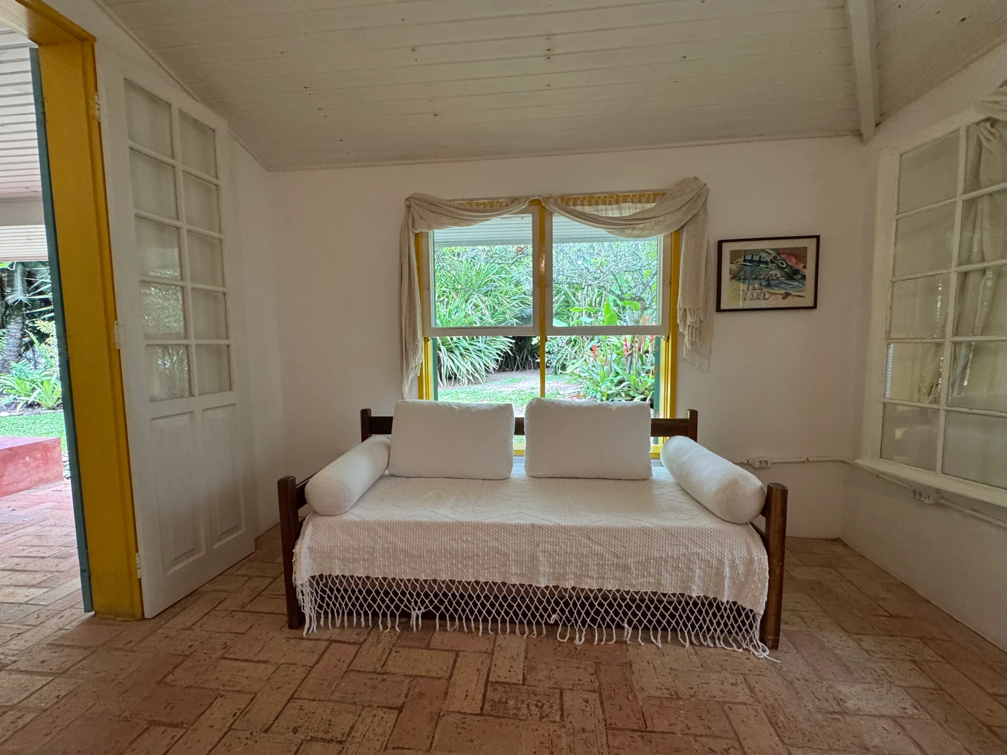 Casa à venda com 5 dormitórios na Praia Vermelha do Centro em Ubatuba/SP. 