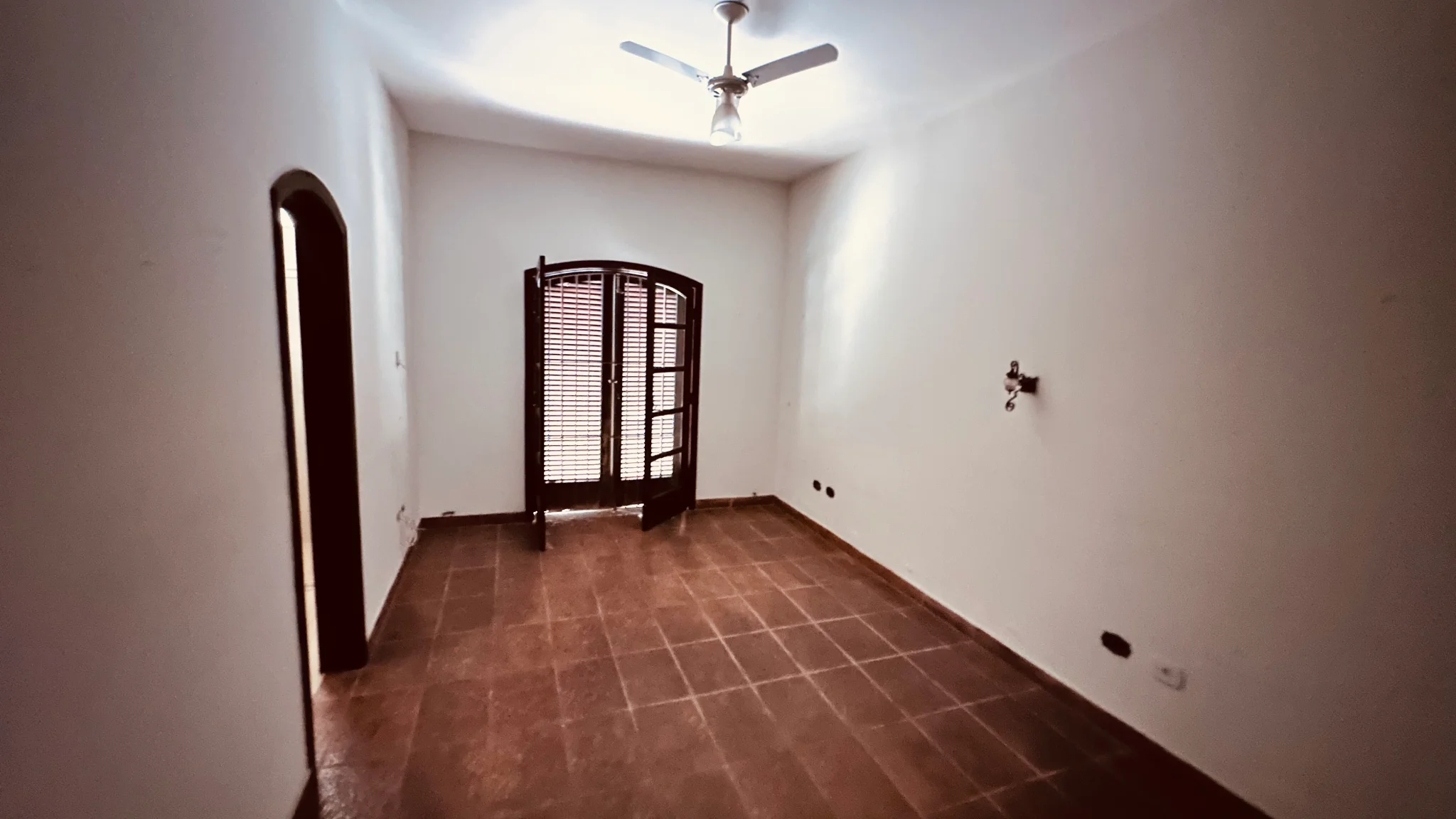 Casa com 3 suítes para venda e locação no bairro Jardim Boa Vista em Pindamonhangaba/SP 