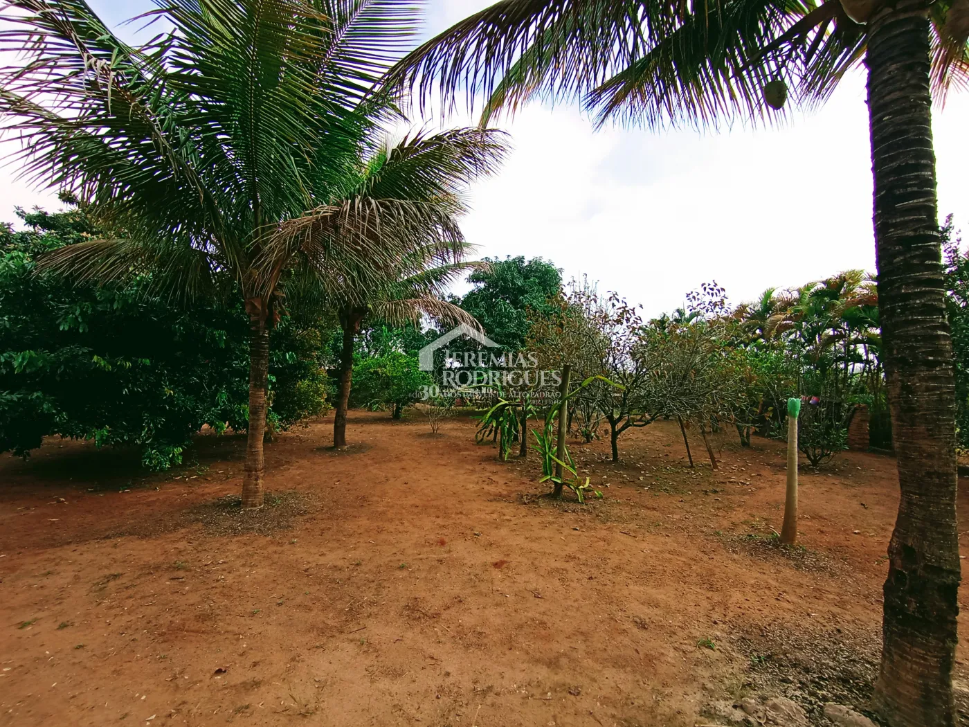 Casa à venda com 3 dormitórios no Condomínio Chácaras Cataguá em Taubaté/SP