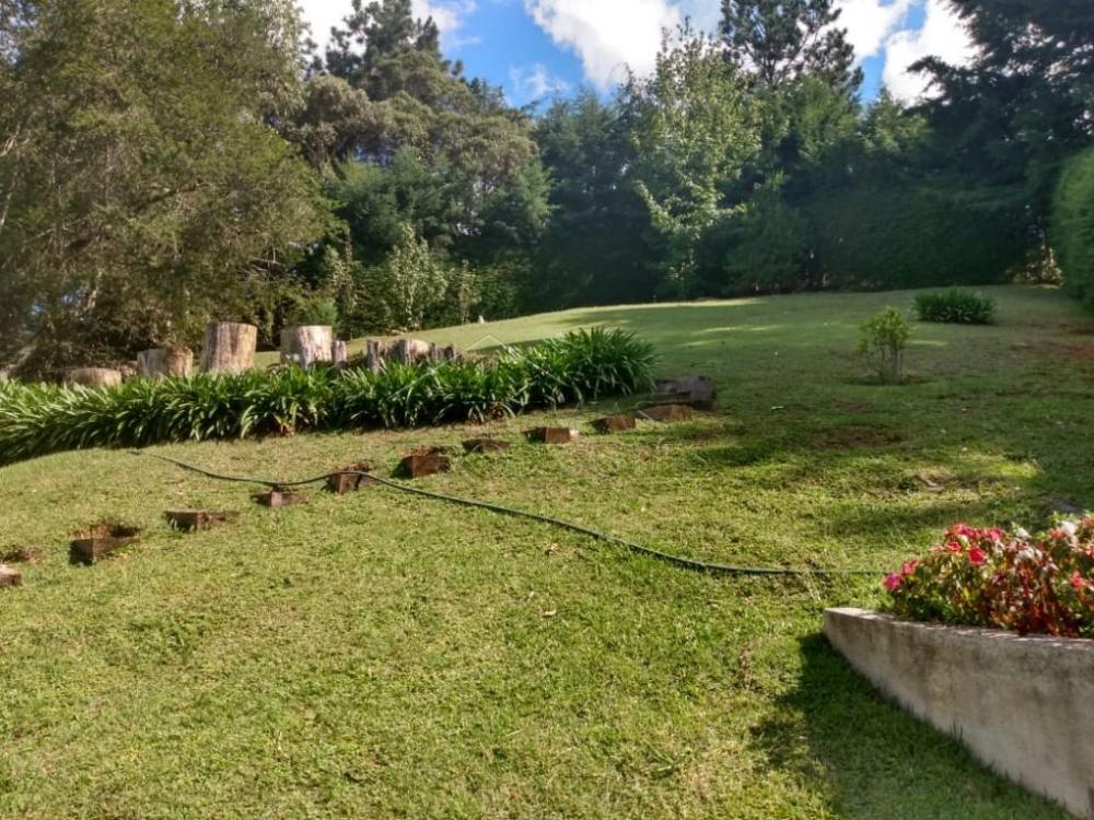 Casa à venda com 3 suítes no Condomínio Recanto do Fojo em Campos do Jordão/SP