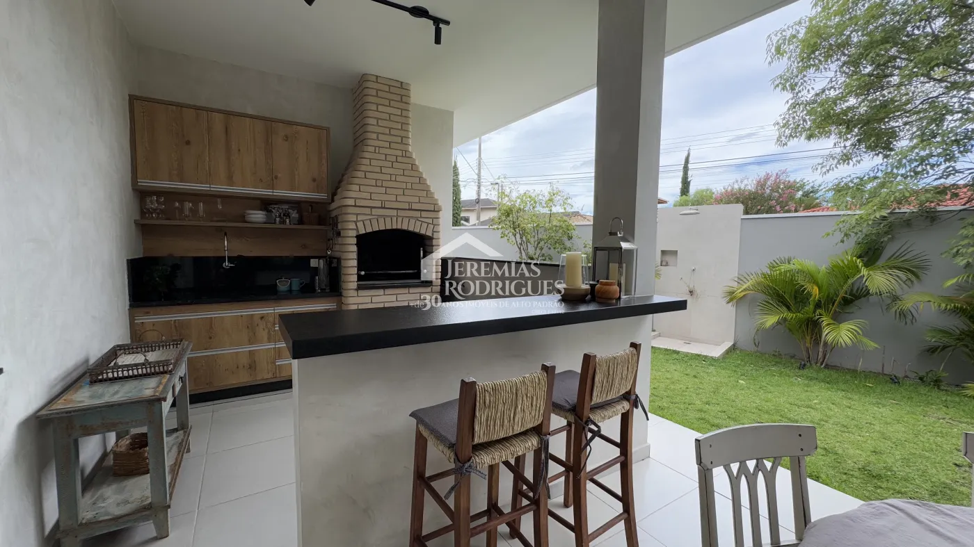 Casa à venda com 3 suítes no Condomínio Real Ville em Pindamonhangaba/SP.