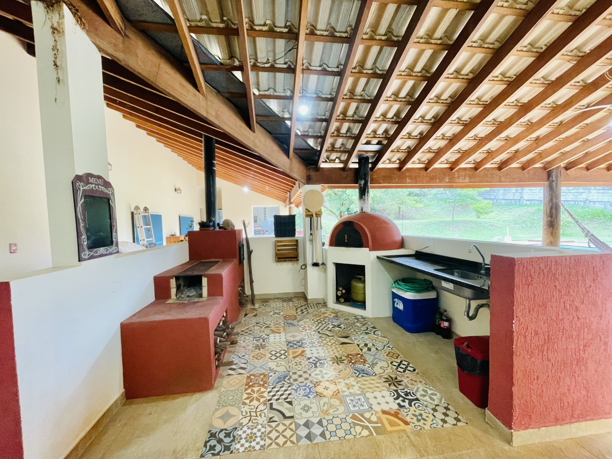 Casa à venda com 4 dormitórios no Condomínio São Félix do Cataguá em Taubaté/SP.