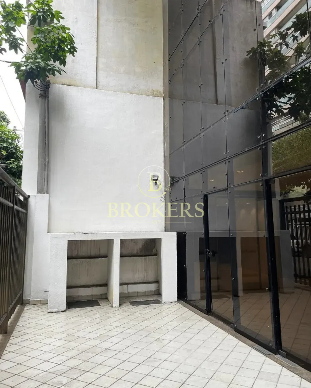 Prédio corporativo independente com 4 pavimentos em Botafogo